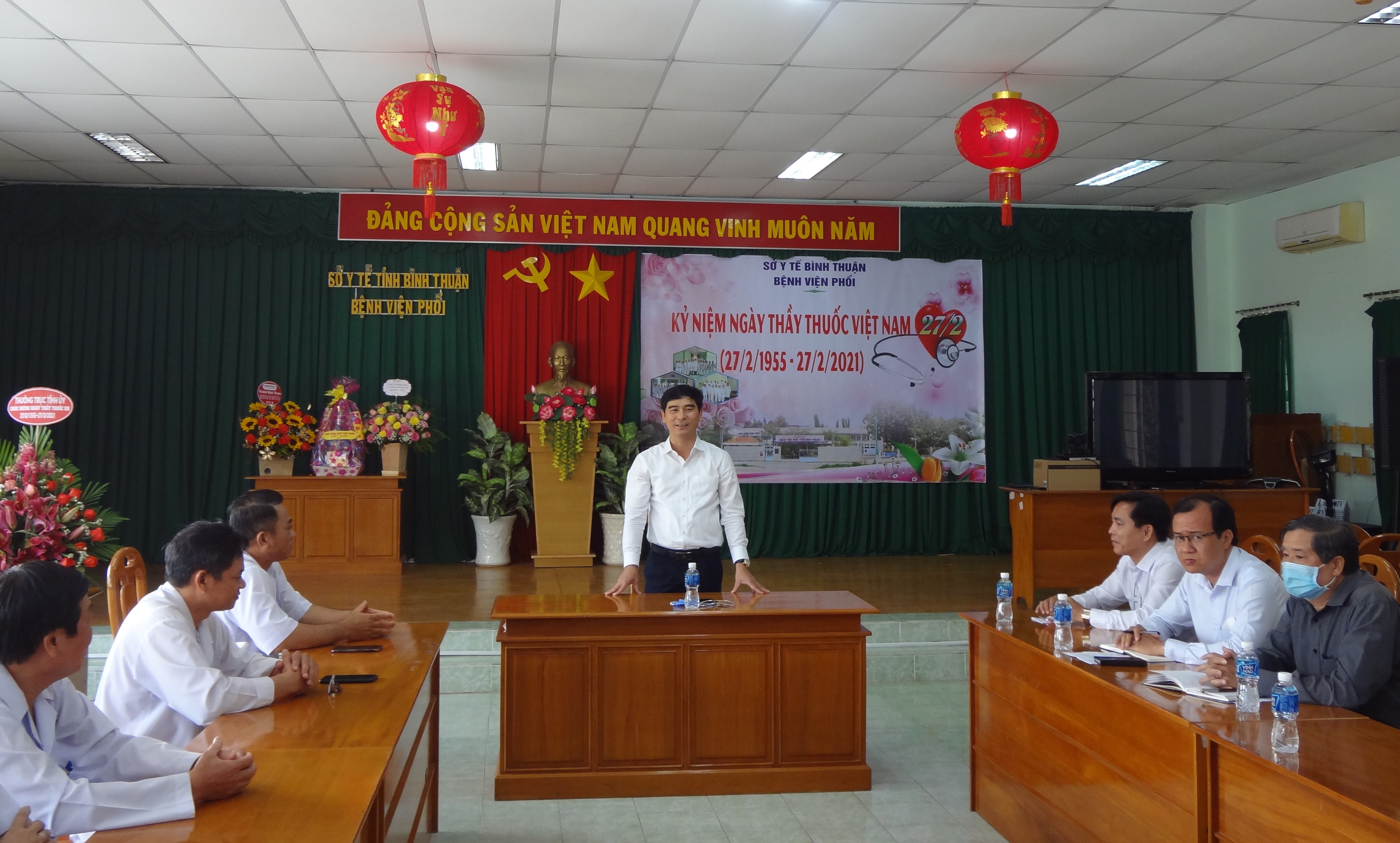 Thường trực Tỉnh ủy chúc mừng 66 năm Ngày Thầy thuốc Việt Nam