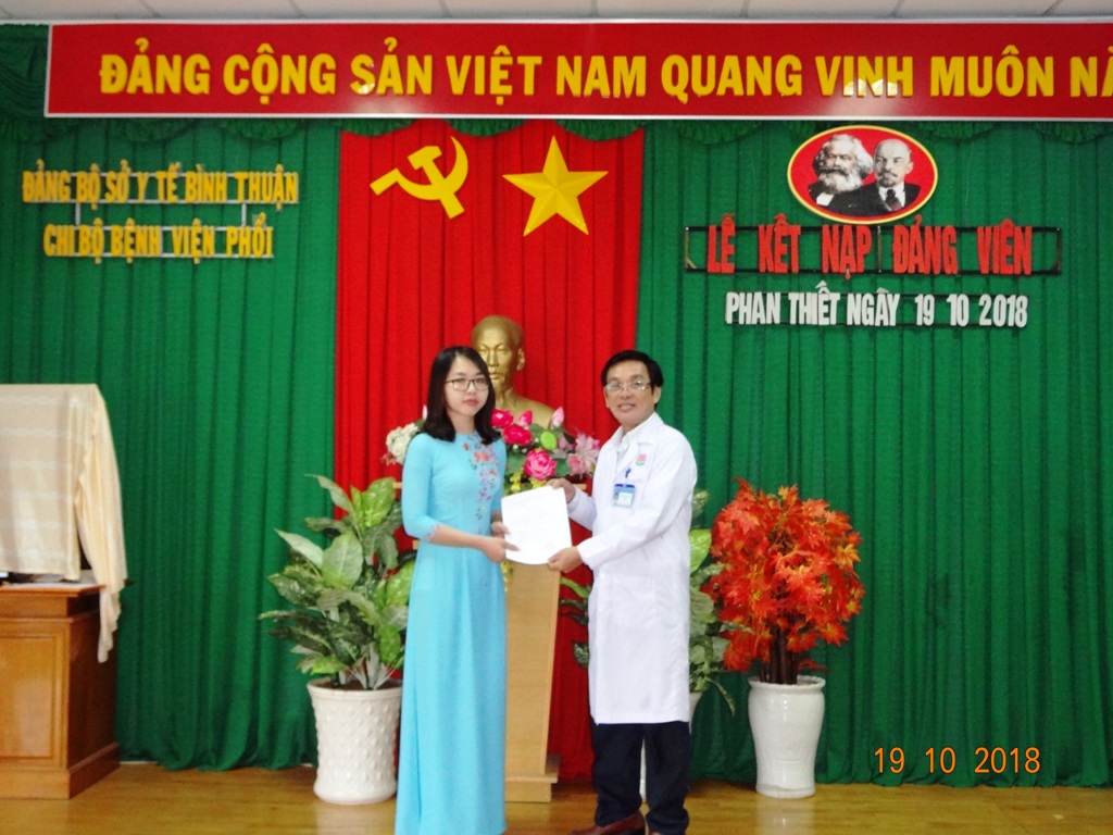 Lễ kết nạp Đảng viên mới năm 2018 của Chi bộ Bệnh viện Phổi Bình Thuận